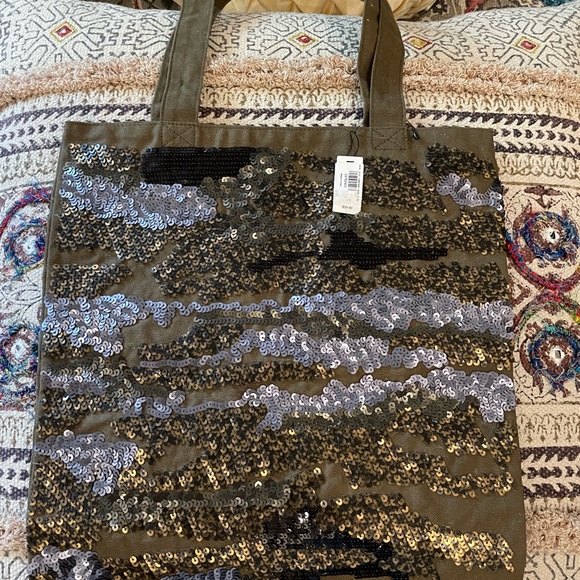 Express Sequin Tote - Picture 2 of 8